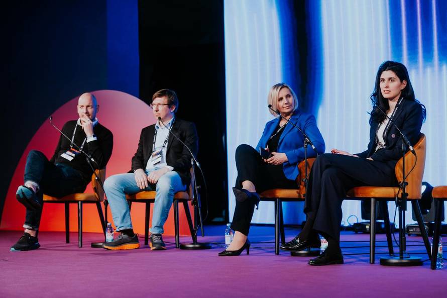 Odobrenje kredita putem mobitela - Pitali smo stručnjake kako izgleda banka budućnosti