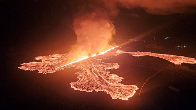 Icelandic volcano erupts near Grindavik