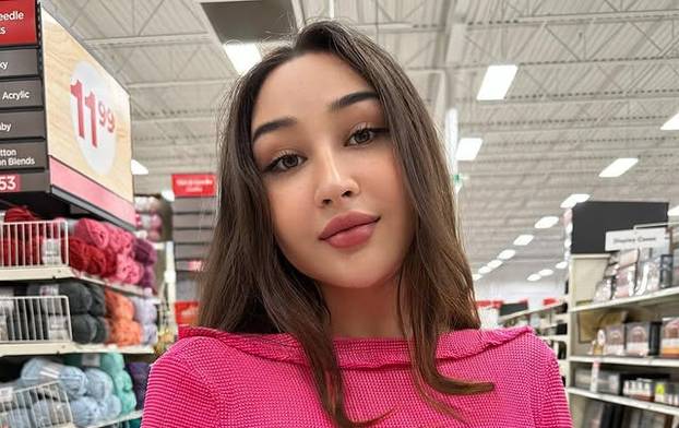 FOTO Ukrajinsku ljepoticu grudi su proslavile, a sada ih želi smanjiti: 'Svi bulje u mene'