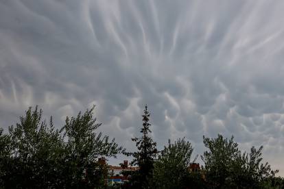 FOTO Nad obalom se pojavili rijetki i jedinstveni Mammatus oblaci: Evo što oni predstavljaju