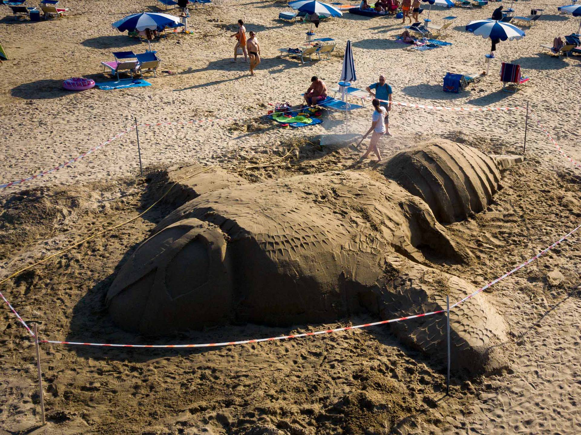 Mitska bića na Rajskoj plaži u Loparu oduševila posjetitelje