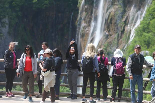 Turisti na Plitvicama