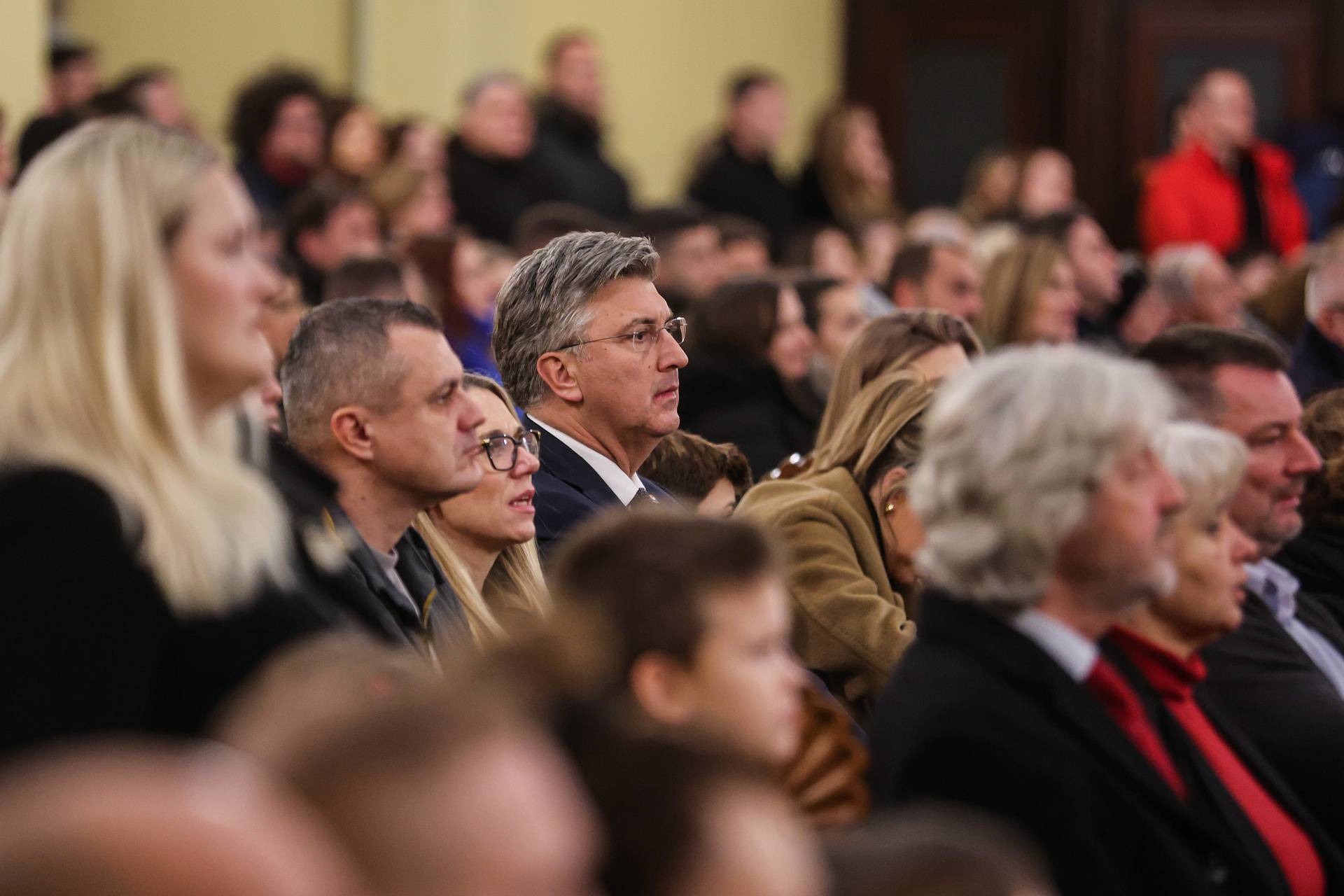 EKSKLUZIVNO: Premijer Plenković sa suprugom Anom  na misi za Badnjak 