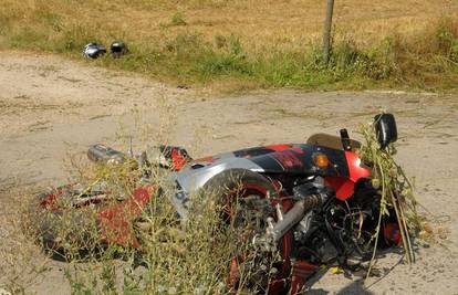Motociklist zbog brzine sletio s ceste i poginuo