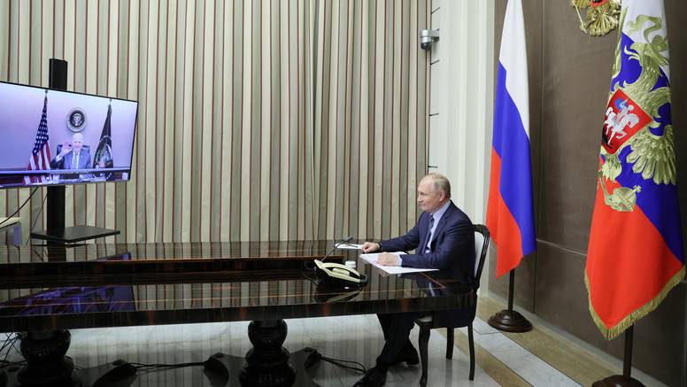 Biden Putinu: Očekujte sankcije ako napadnete Ukrajinu...