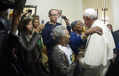 Papu rasplakala favela: Želim Crkvu koja će izaći na ulice