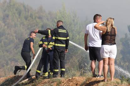 Vatrogasci se borili s požarom kod Nacionalnog parka Krka