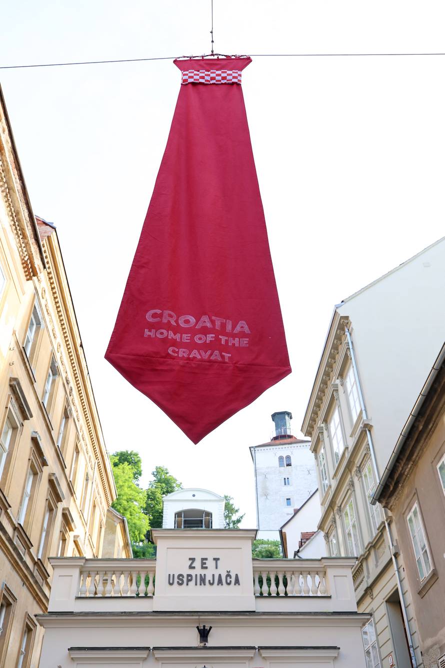 Zagreb: Tomiceva ukrasena kravatom