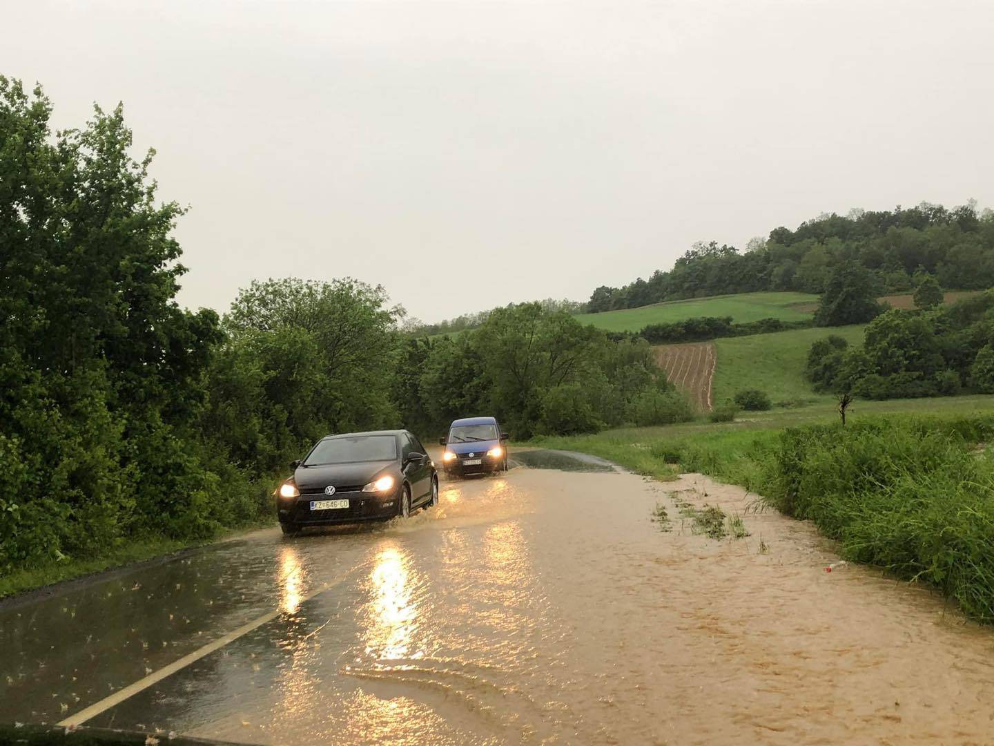 FOTO Kaos i na sjeveru, brojne ceste i kuće poplavile. Stričak: Strašno, sve snage su na terenu