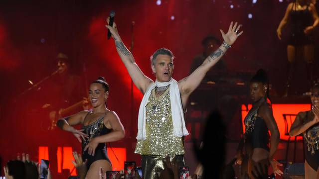 Pula: Robbie Williams održao koncert u popunjenoj pulskoj Areni