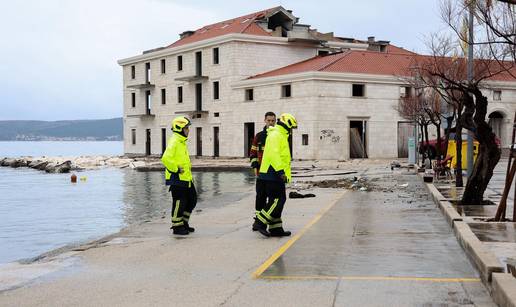 FOTO Saniraju &scaron;tetu u Ka&scaron;telima nakon stra&scaron;ne oluje: 'Cijelu no&cacute; smo ispumpavali vodu. Bolje je'