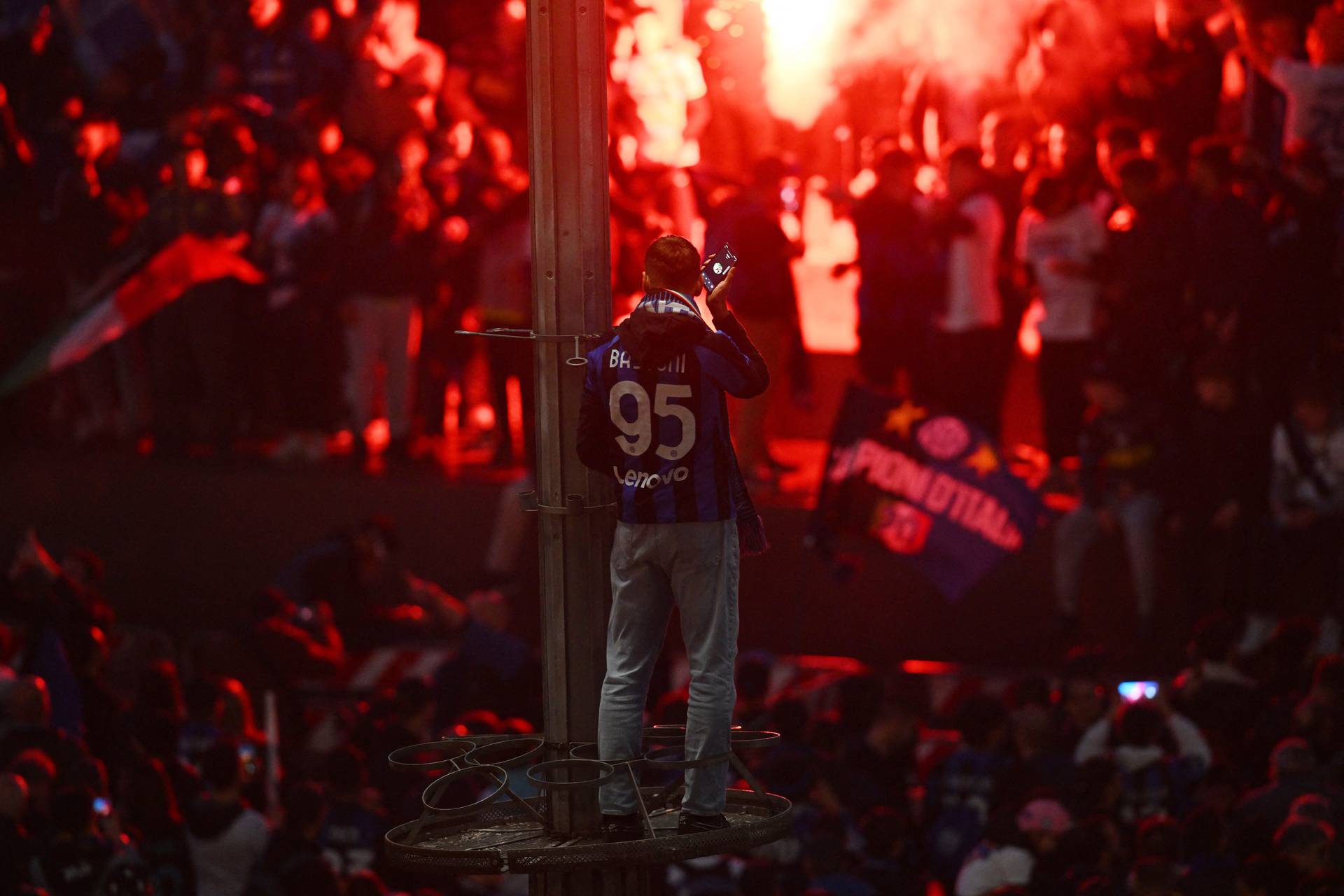 Serie A - Inter Milan celebrate winning Serie A