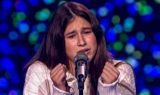 Nina (13) emotivnom izvedbom 'Ne kuni me, ne ruži me majko' oduševila je publiku i cijeli žiri