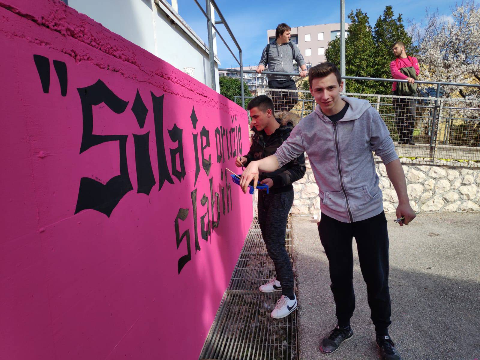 I Hrvatska nosi ružičasto: Svi su protiv vršnjačkog nasilja