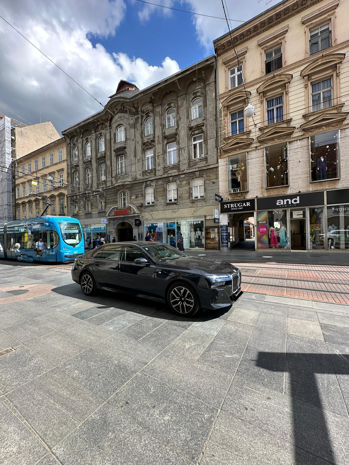 Toni Cetinski nakratko parkirao vrijedan BMW u Ilici u Zagrebu