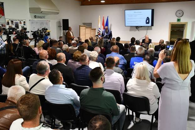 Predsjednik RH Zoran Milanović na obilježavanju Dana Općine Stari Mikanovci