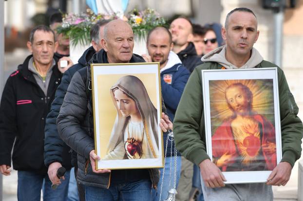 Sibenik: Prve subote u mjesecu moli se muska krunica na trgovima sirom Hrvatske