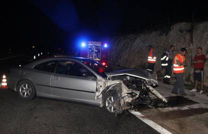 Nesreća na A1 kraj Vrpolja: Vozač izletio kroz prozor auta