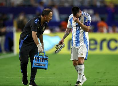 FOTO Gležanj kao lopta: Messi se slomio usred finala pa slavio rekordni 45. trofej u karijeri