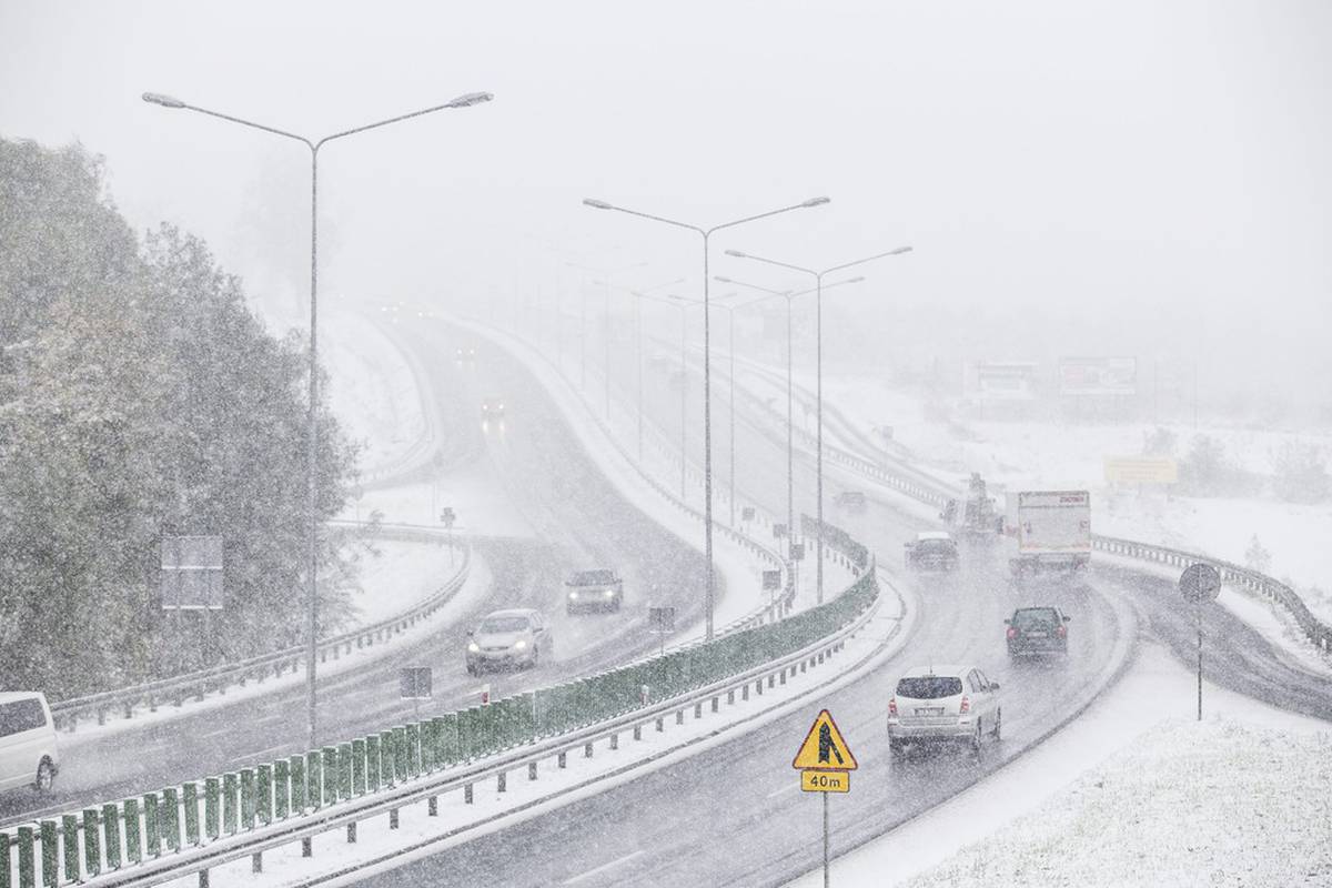 Pao prvi snijeg u Njemačkoj i Poljskoj pa paralizirao promet