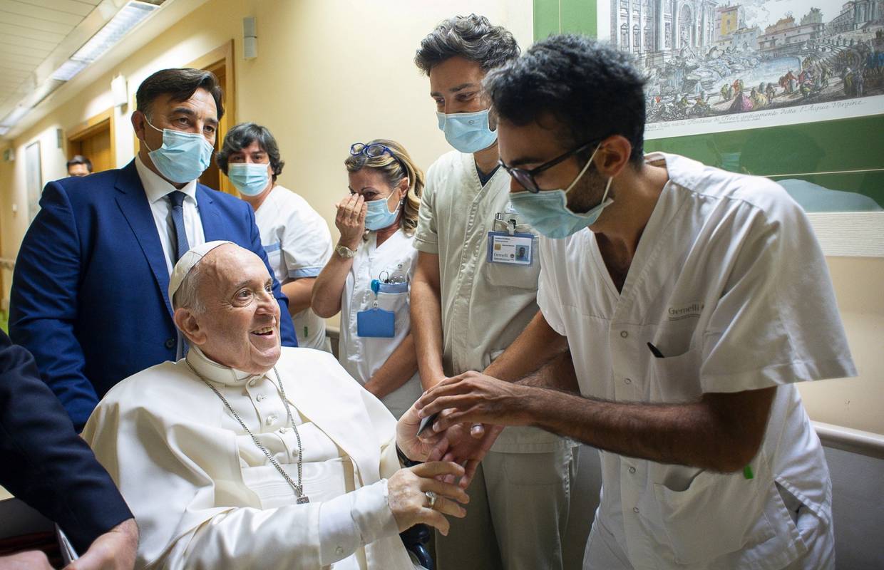 Papu Franju pustili iz bolnice
