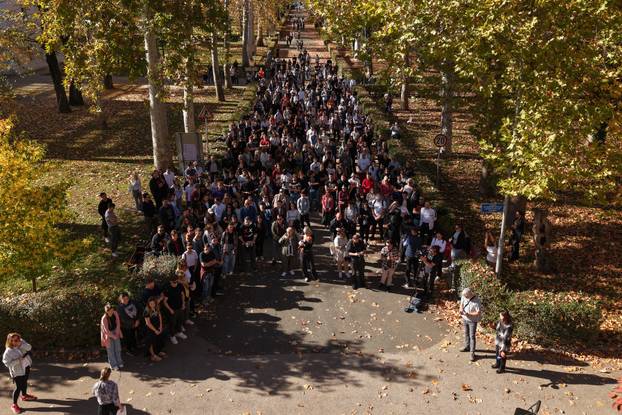 Banja Luka: Pogled iz zraka na okupljene za žrtve pada nadstrešnice u Novom Sadu