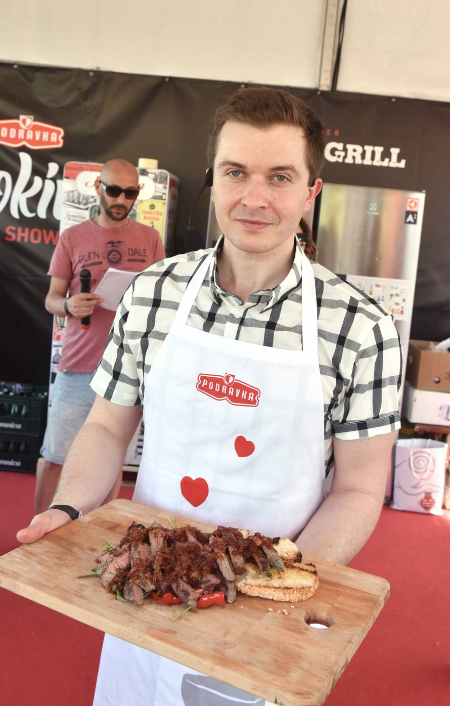 Zabava na Bundeku: Delicije su se jele i s povezom na očima...