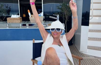Joan Collins (92) pozirala je u kupaćem kostimu: 'Na jugu...'