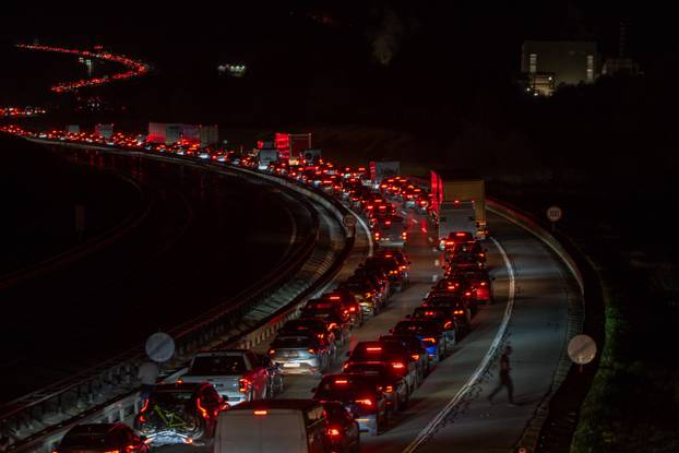 Brinje: Velika kolona vozila ispred tunela na autocesti A1 