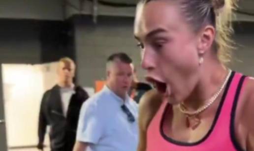 VIDEO Sabaljenka probala hot dog 'paprene' cijene: Reakcija tenisa&ccaron;ice postala je viralna