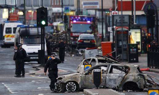 Metak nakon kojeg su izbili neredi u Londonu je policijski?