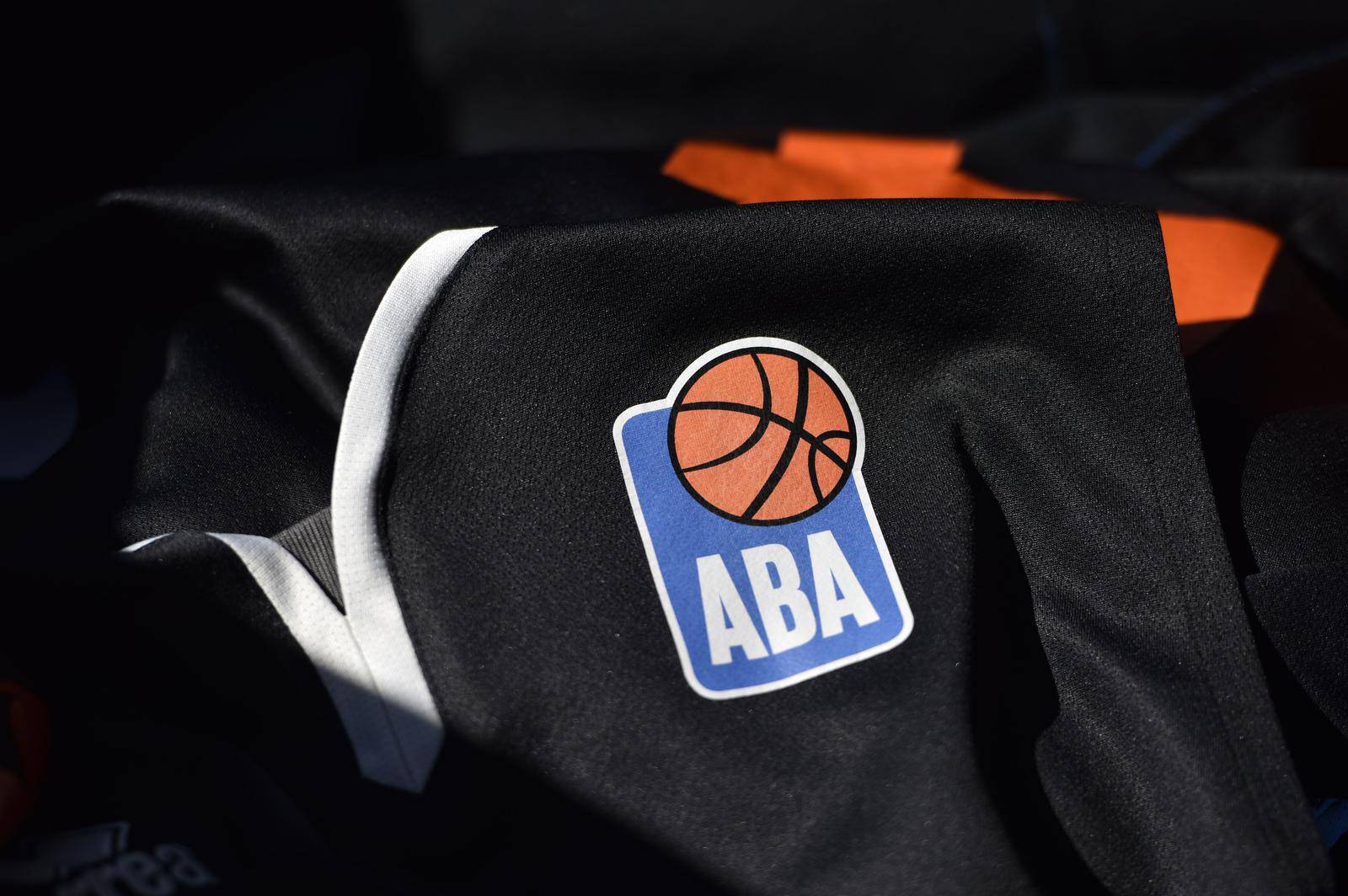 Logo ABA Lige na dresu