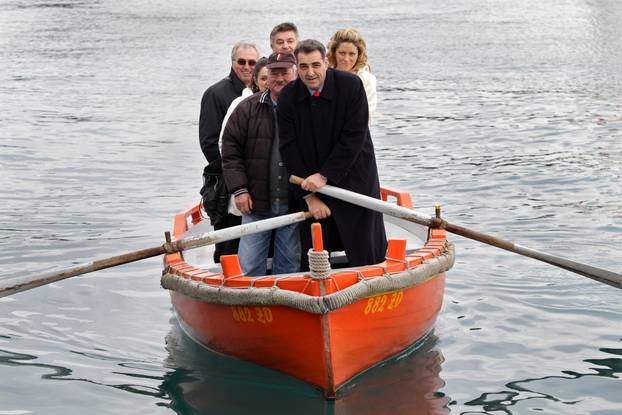 Zadar: Nadan Vidoševi? tijekom posjeta gradu malo se provozao u barci