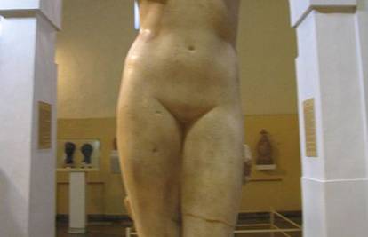 Na putovnice stavili sliku gole Afrodite pa naljutili diplomate