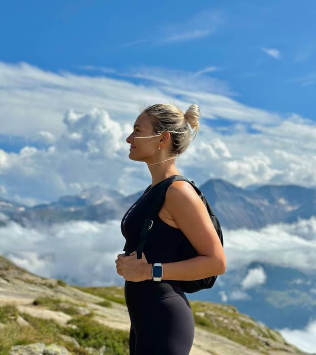 FOTO Vatrene Čehinje: Najbolji igrač ljubi brinetu, a golmana ekipe bodri atraktivna plavuša