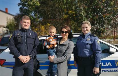 Pulski policajci iznenadili malog Aleksandra za rođendan: Došli u vrtić, donijeli slatkiše i darove