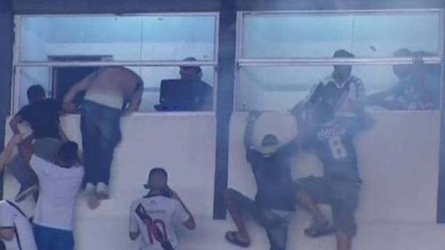 Jezive scene u Brazilu: Policija upucala navijača u neredima...