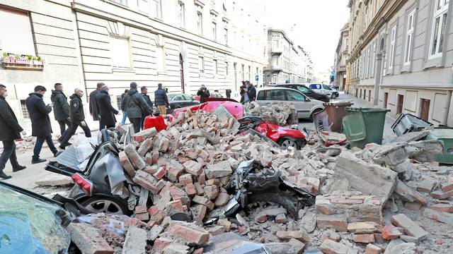 Potres sravnio Đorđićevu ulicu: Tuguju za poginulom djevojkom
