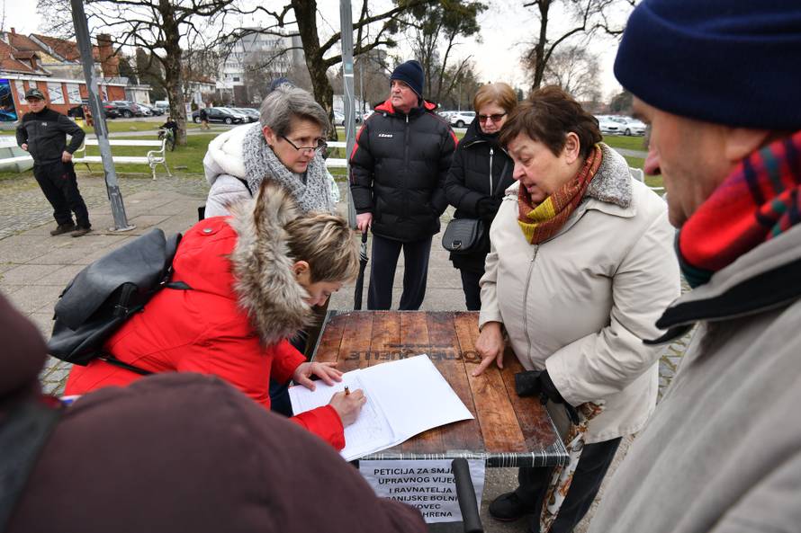 Čakovec: Građani se okupili ispred bolnice u znak podrške kirurzima Županijske bolnice Čakovec
