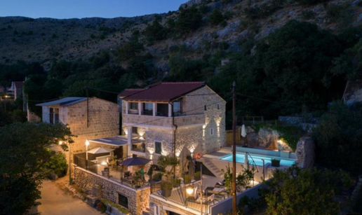 FOTO Autentična i predivna: Vila blizu Splita ima panoramski pogled na more, a ovo je cijena
