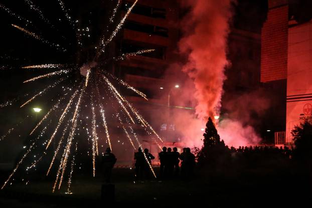 Beograd: Policija rastjerala građane koji su bili okupljeni u Ulici Kneza Miloša, nekoliko građana ozlijeđeno