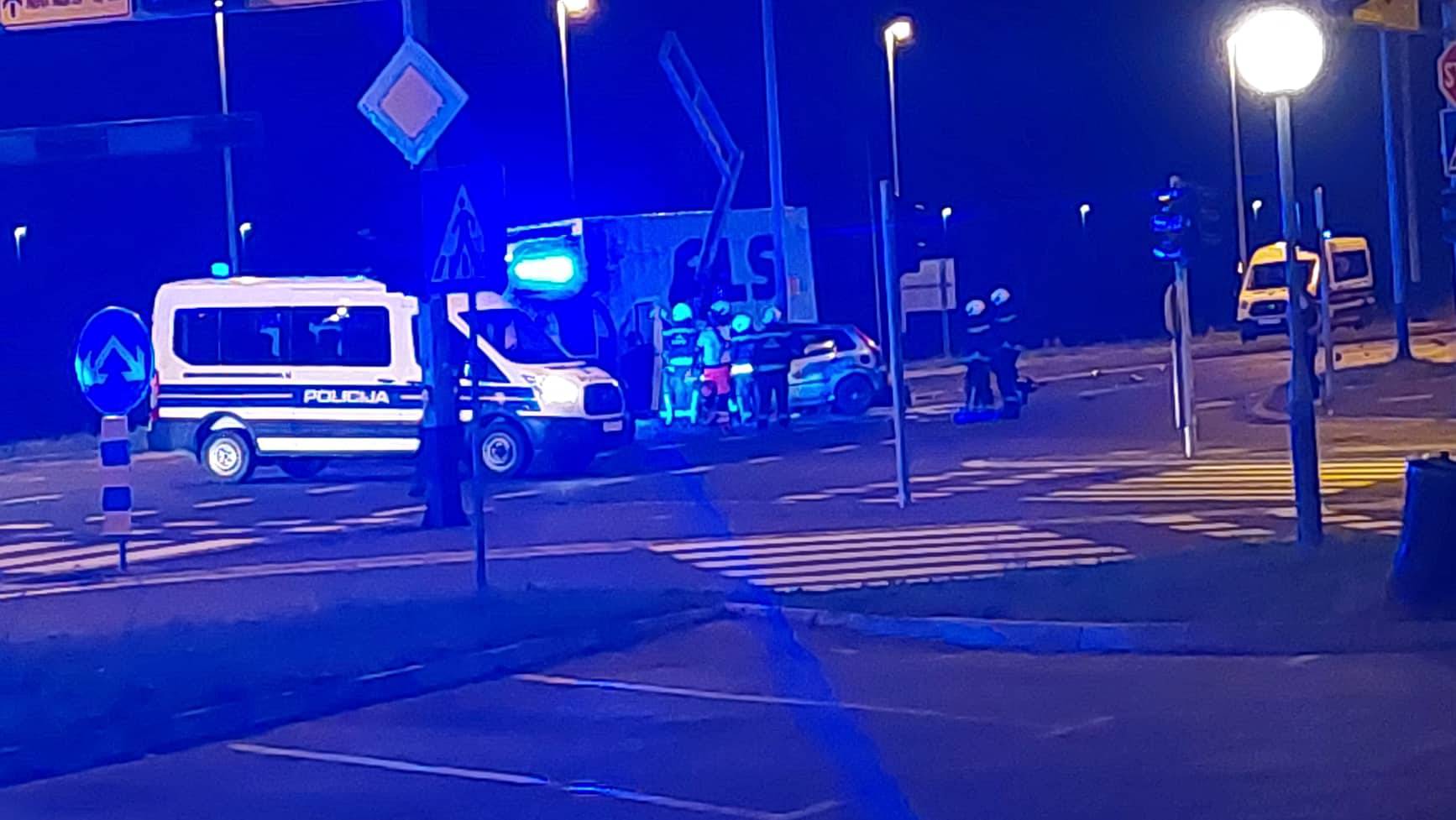 Poginuo mladić u Varaždinu: Zabio se autom u semafor