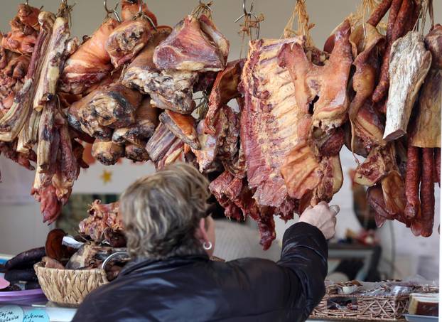 Šibenik: Ponuda suhomesnatih proizvoda