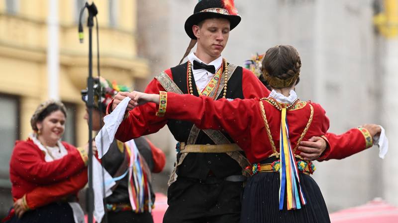 FOTO Raskošne nošnje, ples i glazba oduševili građane i turiste u Zagrebu