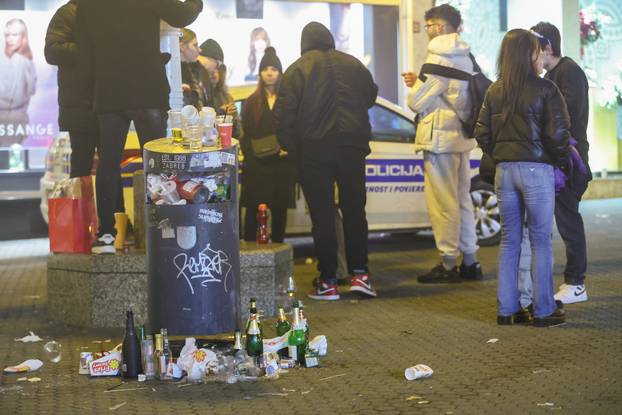 Zagreb: Nakon proslave Nove godine ostala je velika količina otpada
