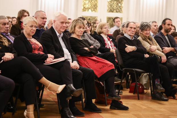 Zagreb: Promocija knjige Žene koje mašu rukama Jadranke Kosor