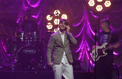 VIDEO Naš mladi glazbenik Jakov Jozinović rasplakao se u prepunoj dvorani u Beogradu