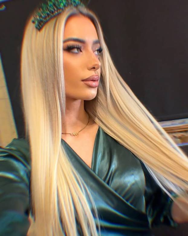 FOTO Kakve fotke! Pogledajte zavidnu liniju Lare - naše domaće fitness influencerice