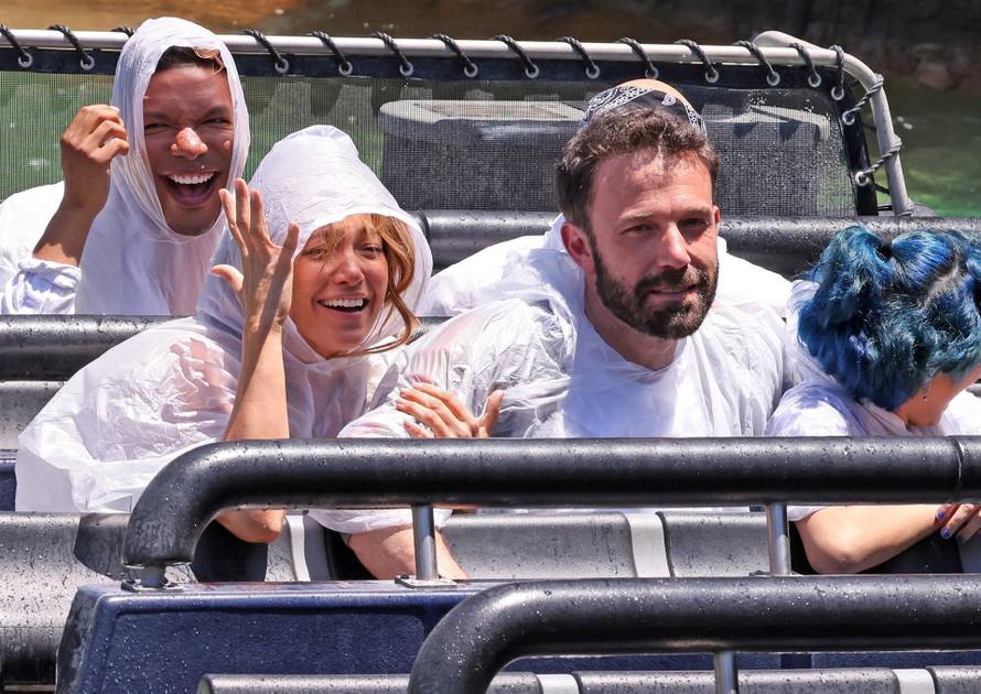 J.Lo i Ben Affleck odveli djecu u zabavni park pa se provozali