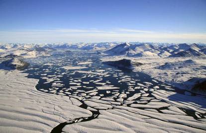 Kanada: Komad leda velik kao Manhattan pluta okolo